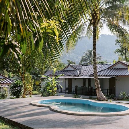 Surfer'S Village Khao Lak Exterior photo